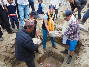 v.l.n.r. Kumar Shresta, Ananda Rai, Renate u. Achim Kotz